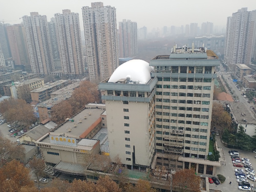 樓頂氣膜體育館是一種新型的體育場館建筑，在未來的發(fā)展中有著廣闊的前景